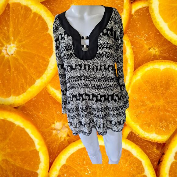 Signature by Larry Levine Petite Black and White Blouse Size PL - Picture 8 of 8